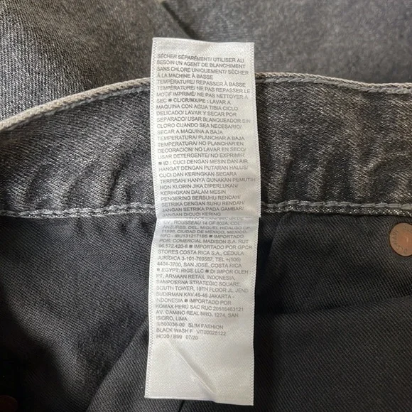 Old Navy Men’s Slim Built-In tough/Flex Ripped Jeans for Men size 32 X 30 - Picture 12 of 14